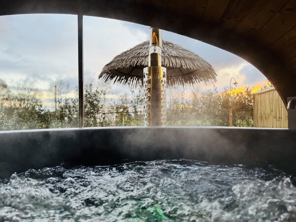 Prive houtgestookte Hottub & Sauna